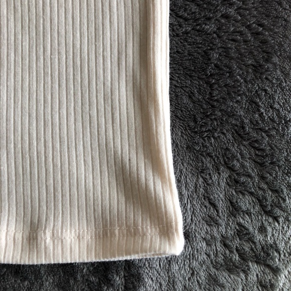 Creme Bow V-Neck Long Sleeve Top - Picture 2 of 2